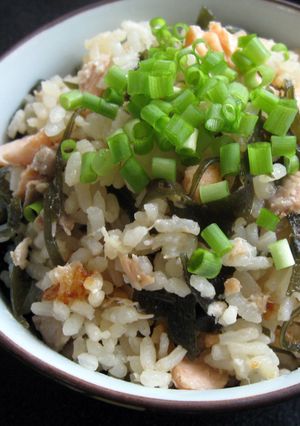 A picture of Salmon & Kombu (Kelp) Takikomigohan.