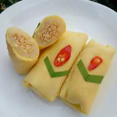 A picture of Semar mendem isi ayam.