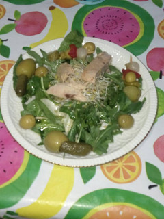 Una foto de Ensalada verde con bonito