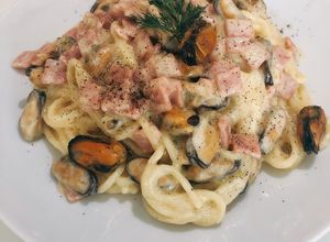 Hình của món Mỳ ý kem sữa vẹm xanh.