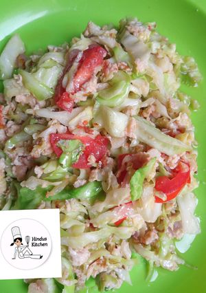 A picture of Steamed cabbage with egg.