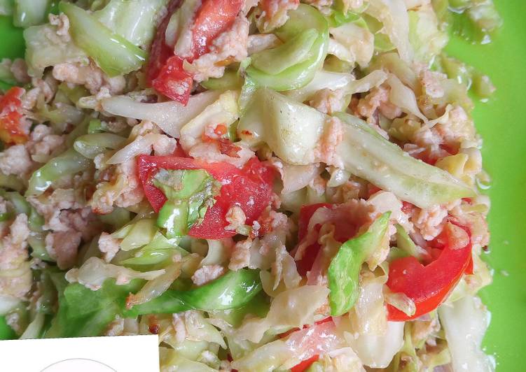 Recipe of Any-night-of-the-week Steamed cabbage with egg