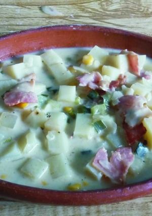 Una foto de Sopa de papa y tocino