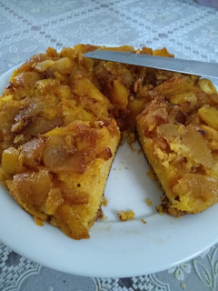 Una foto de Queque inversa de frutos 🥮