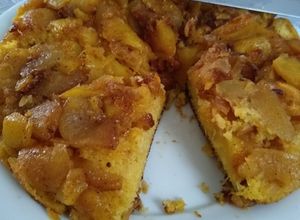 Una foto de Queque inversa de frutos 🥮