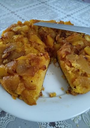 Una foto de Queque inversa de frutos 🥮