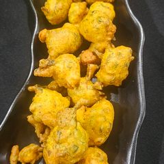 A picture of Methi Onion Fritters.