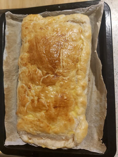 Una foto de Empanada de atún y cebolla..😊