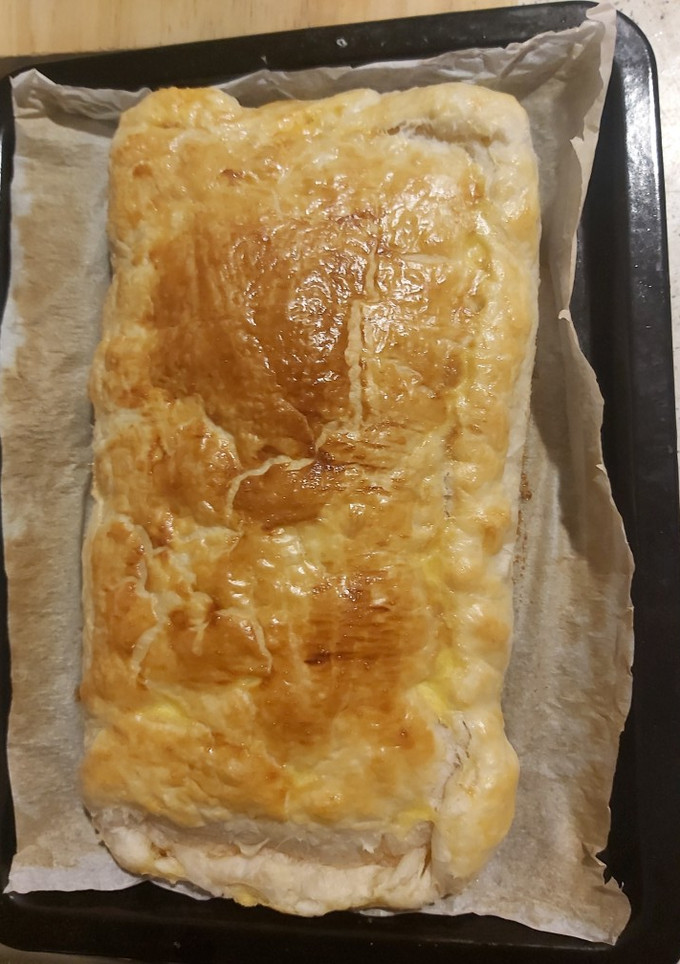 Una foto de Empanada de atún y cebolla..😊