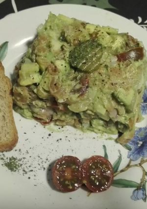 Foto principal de Tartar salmón ahumado y aguacate
