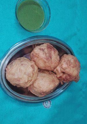 बटाटा वडा (Batata vada recipe in hindi) रेसिपी मुख्य फोटो
