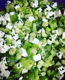Ensalada de tomatillo con queso panela