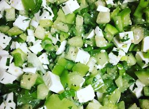 Una foto de Ensalada de tomatillo con queso panela