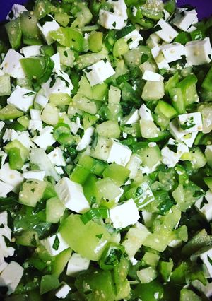 Una foto de Ensalada de tomatillo con queso panela
