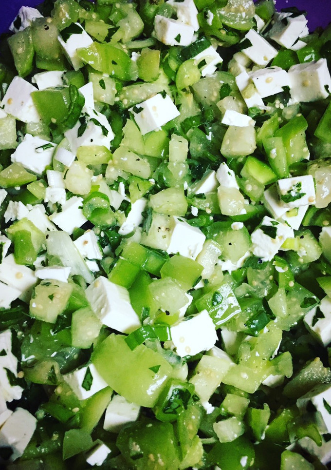 Una foto de Ensalada de tomatillo con queso panela