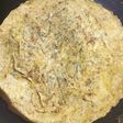 Tortilla de espárragos tiernos recolectados del monte