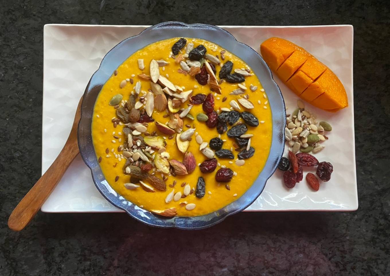 Oats mango chia pudding