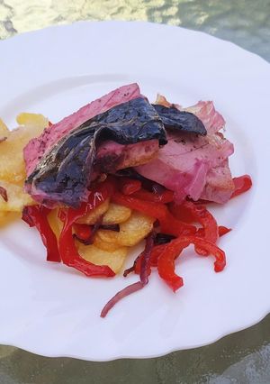 Una foto de "Salmón" al horno con patatas panaderas