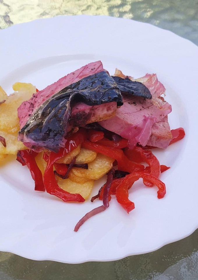 Una foto de "Salmón" al horno con patatas panaderas