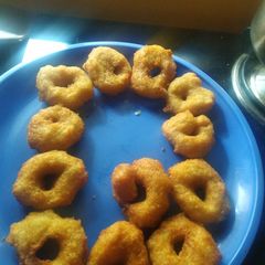 A picture of Medu vada.