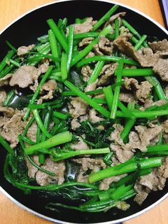 Hình của món Bò xào cần tây.