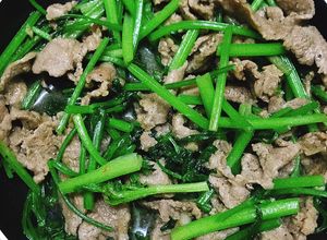 Hình của món Bò xào cần tây.