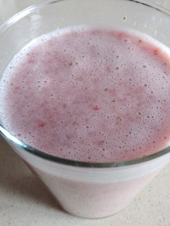 Una foto de Yogur casero de fresa para beber