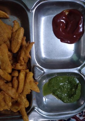 आलू के कुरकुरे पकौड़े (aloo ke kurkure pakode recipe in Hindi) रेसिपी मुख्य फोटो