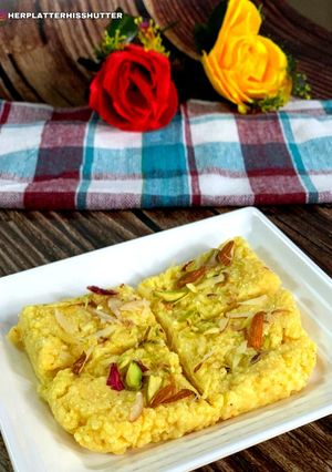 इन्स्टंट कलाकंद (instant kalakand recipe in marathi) रेसिपी चे मुख्य फोटो 