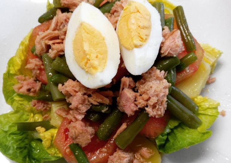Ensalada de patata, judías verdes y atún