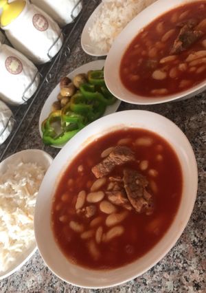 صورة لوصفة فاصولياء بيضاء مع لحمة عجل