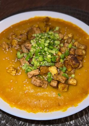 Una foto de Crema de Patata y verdura con Tofu