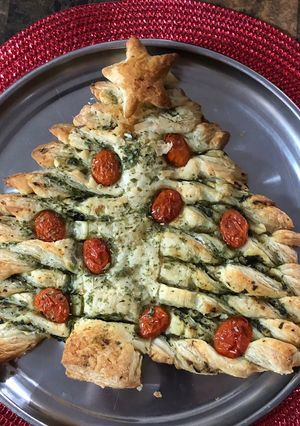 Sajtos/spenótos töltött Karácsonyfa, leveles tésztából recept fotója