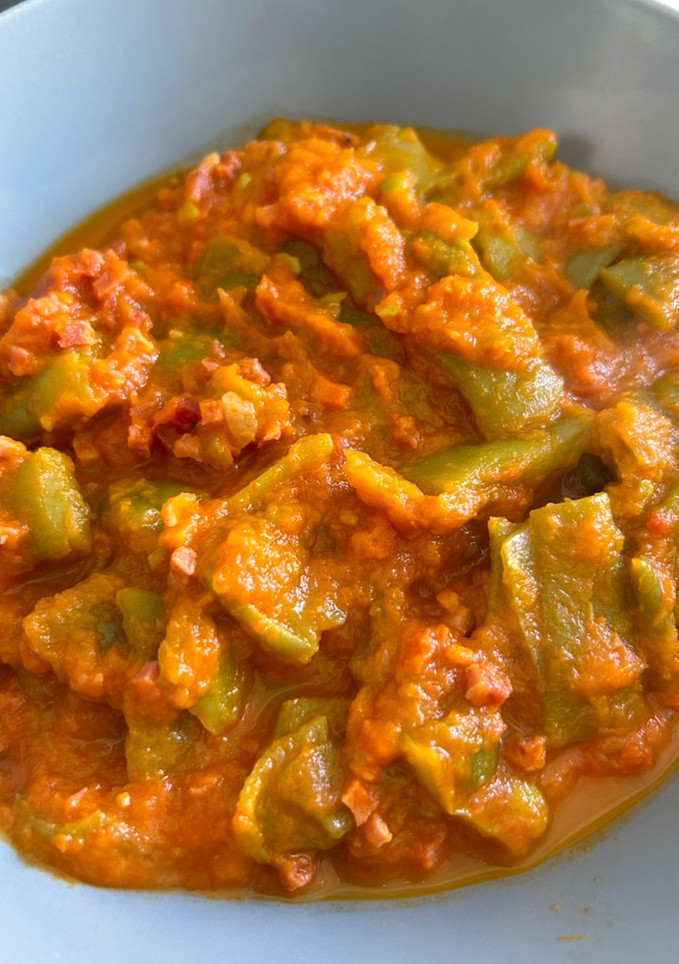 Una foto de Judías verdes con tomate y jamón