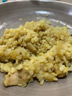 Una foto de Pollo con arroz al curry