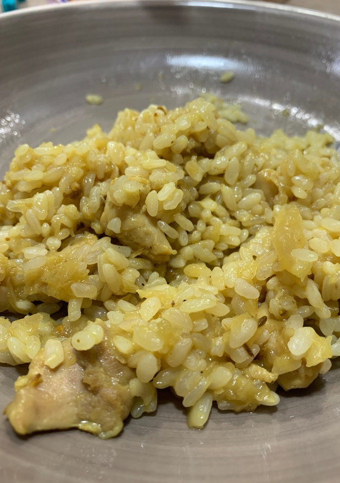 Una foto de Pollo con arroz al curry