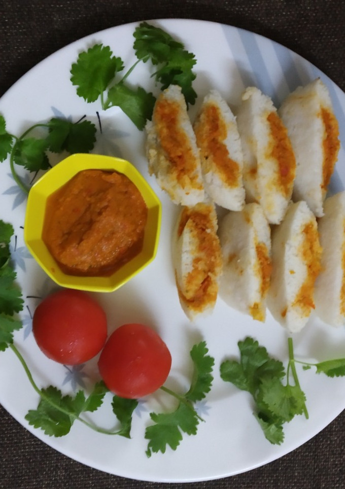 தக்காளி சட்னி ஸ்டஃப்டு இட்லி செய்முறை முக்கிய புகைப்படம்