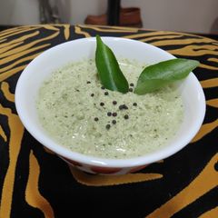 A picture of Coriander & Coconut chutney.
