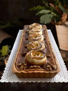 Foto di Crostata di Rose di Mele in Sfoglia e Crema Pasticcera