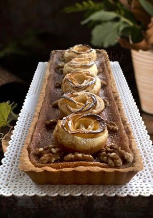 Foto di Crostata di Rose di Mele in Sfoglia e Crema Pasticcera
