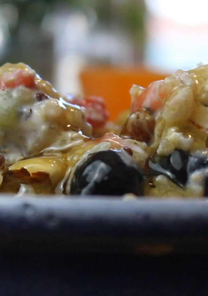 Una foto de 😉 Ensalada de quinoa fácil con frutas / recetas con quinoa 👉 desayunos saludables y fáciles