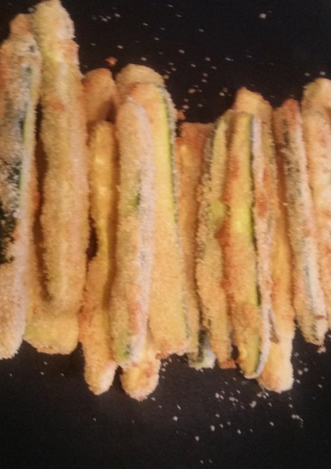 Una foto de Bastones de calabacín con parmesano