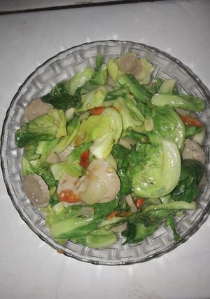 Foto resep Tumis daun kol bakso