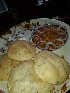 मैदा के सॉफ्ट भटूरे (Maida ke soft bhature recipe in hindi) रेसिपी मुख्य फोटो