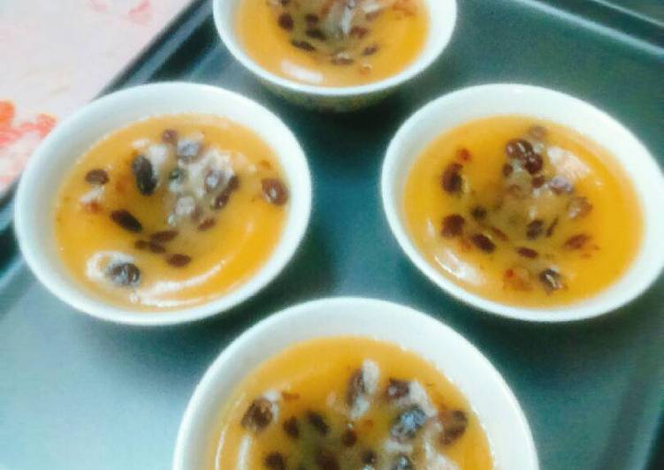 Put chai ko (red bean pudding)