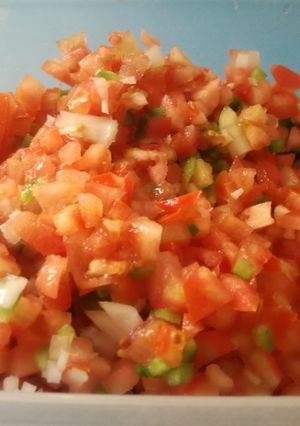 Una foto de Salsa criolla para el choripán