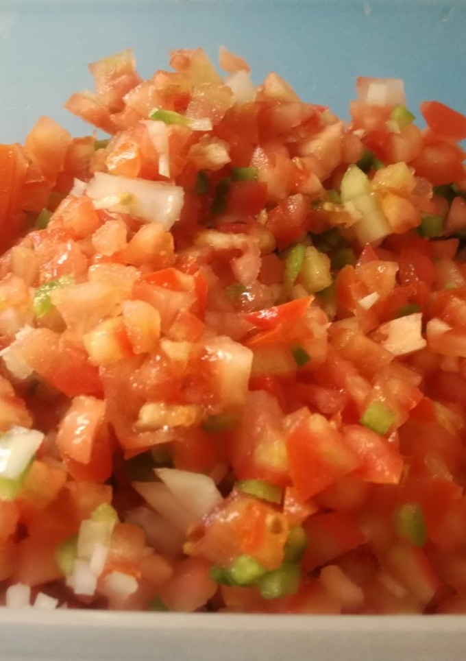 Una foto de Salsa criolla para el choripán