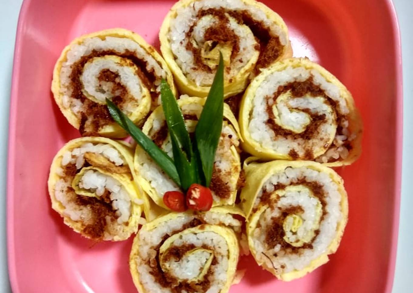 Nasi uduk gulung telur