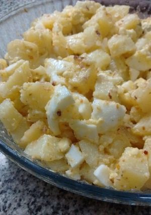 Una foto de Ensalada de Papas y Huevo duro