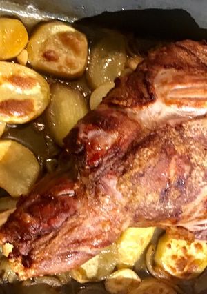 Una foto de Cordero al Horno y Papas 🥔